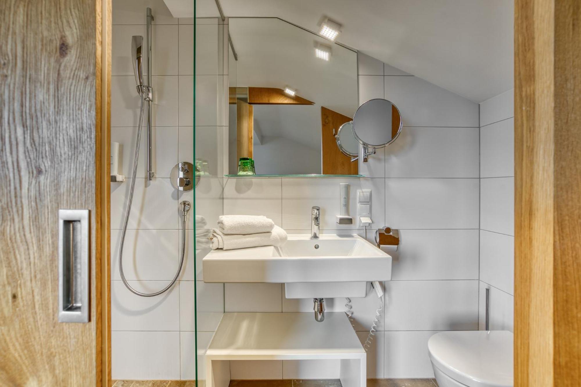 Hotel Wirtshaus Sattlerwirt Ebbs Room photo